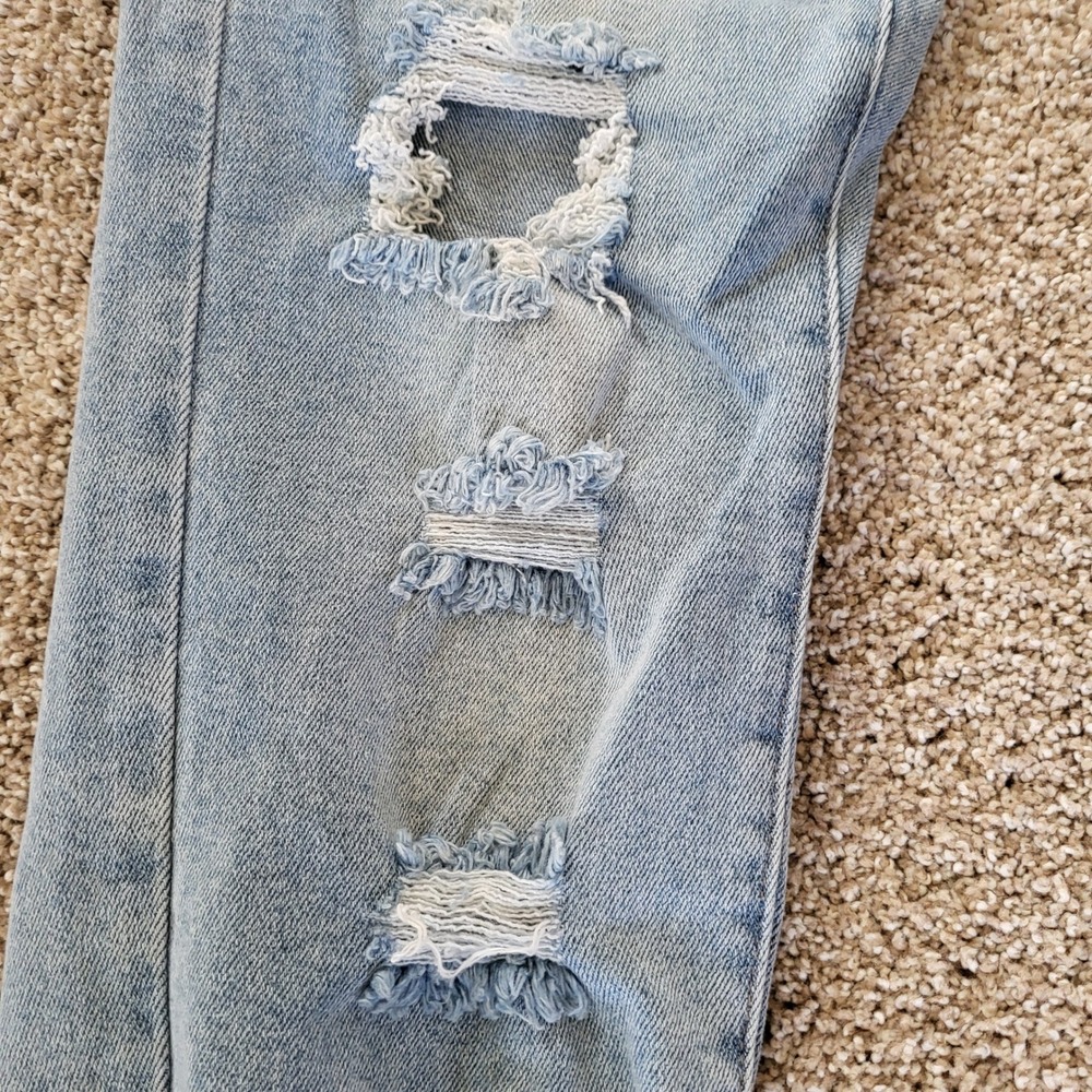 Fashion Forward Size 20 Distressed Light Wash Denim Jeans Womens Cutoffs Raw Hem - Picture 5 of 12